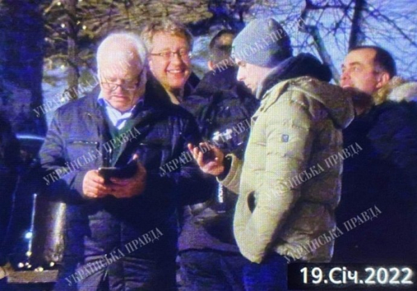 Порошенко после суда отправился "праздновать" в шикарный ресторан - СМИ
Порошенко после суда отправился "праздновать" в шикарный ресторан - СМИ