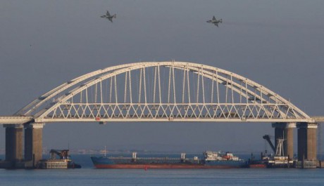 В Керченском проливе утонула бронемашина РФ В Керченском проливе утонула бронемашина РФ