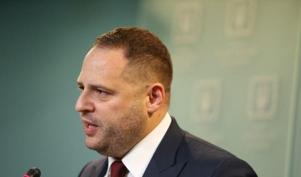 Украина и Россия чуть не помирились: журналист рассказал, почему у Зеленского не договорились с Кремлем
Украина и Россия чуть не помирились: журналист рассказал, почему у Зеленского не договорились с Кремлем