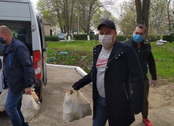 Инициативу Виктора Медведчука и Оксаны Марченко по доставке пасхальных продуктовых наборов поддержали киевские чиновники Инициативу Виктора Медведчука и Оксаны Марченко по доставке пасхальных продуктовых наборов поддержали киевские чиновники