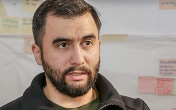 "Где-то на болотах офигивает Янукович": эксперт резко высказался о работе Госоператора тыла Жумадилова