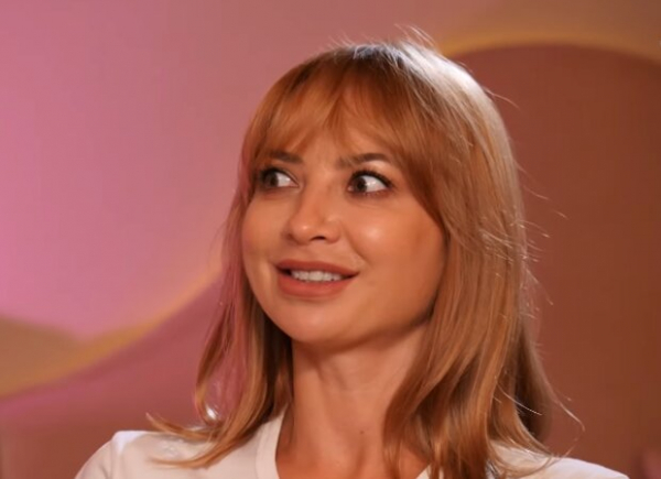 Ирина Сопонару перед свадьбой схватила черного паренька и стала дьяволицей: "Ну, вы поняли?" Ирина Сопонару перед свадьбой схватила черного паренька и стала дьяволицей: "Ну, вы поняли?"