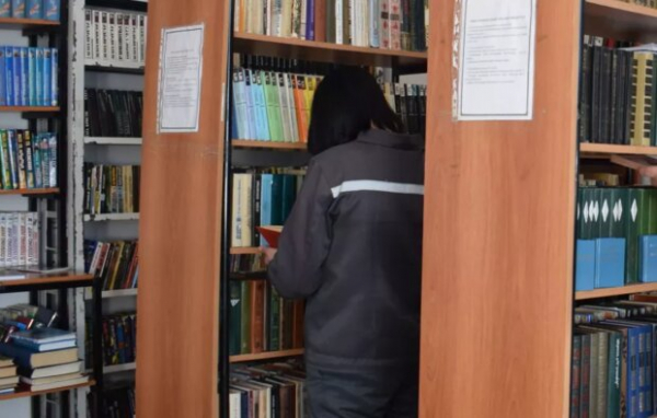 Заключенные смогут выйти раньше, если будут читать книги: предложили альтернативу Заключенные смогут выйти раньше, если будут читать книги: предложили альтернативу