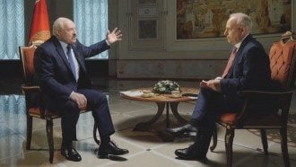 Лукашенко пригрозил "вырезать всех мерзавцев" и назвал Байдена самозванцем: полное интервью ВВС
Лукашенко пригрозил "вырезать всех мерзавцев" и назвал Байдена самозванцем: полное интервью ВВС