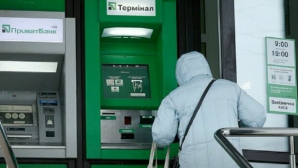 Украинка в "ПриватБанке" получила нового мужа и заблокированный счет: "Я не замужем!" Украинка в "ПриватБанке" получила нового мужа и заблокированный счет: "Я не замужем!"