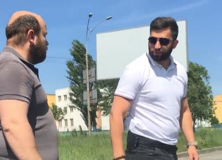 "Радикальный" охранник Ляшко показал характер на всю страну - кричал и размахивал пистолетом на дороге "Радикальный" охранник Ляшко показал характер на всю страну - кричал и размахивал пистолетом на дороге