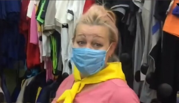 В украинском городе продают одежду с путинской символикой - "Братья?" В украинском городе продают одежду с путинской символикой - "Братья?"