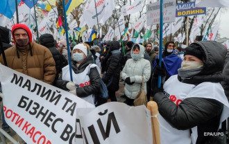 Протесты под Радой: предприниматели достигли договоренности с нардепами

                        