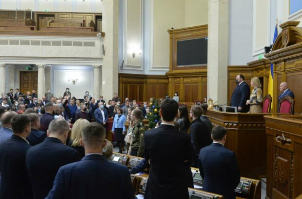 Украинцам разрешили досрочно выходить на пенсию и увеличили "возрастные" выплаты до 5 тысяч – кто в списке "счастливчиков" Украинцам разрешили досрочно выходить на пенсию и увеличили "возрастные" выплаты до 5 тысяч – кто в списке "счастливчиков"