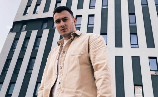 "Крестник" Скрябина Ivan Navi после операционной плюхнулся сразу за щедрый стол "Крестник" Скрябина Ivan Navi после операционной плюхнулся сразу за щедрый стол