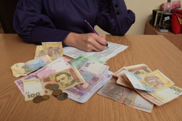 В Украине подняли зарплаты чиновников в два раза - про рост "минималки" пока ни слова В Украине подняли зарплаты чиновников в два раза - про рост "минималки" пока ни слова