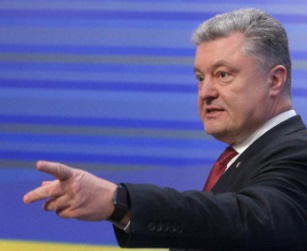 Скандальная выставка: у Порошенко посетовали на "разбойное нападение"
Скандальная выставка: у Порошенко посетовали на "разбойное нападение"