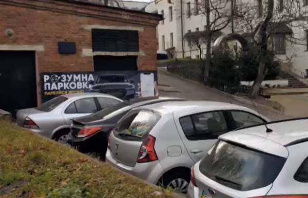В Украине появились "умные парковки", за места больше ссорится не придется: бронируют через смартфон В Украине появились "умные парковки", за места больше ссорится не придется: бронируют через смартфон