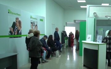 Деньги в банкомат положили, но на карту они не пришли: клиенти ПриватБанка остаются с "зависшими" гривнами Деньги в банкомат положили, но на карту они не пришли: клиенти ПриватБанка остаются с "зависшими" гривнами
