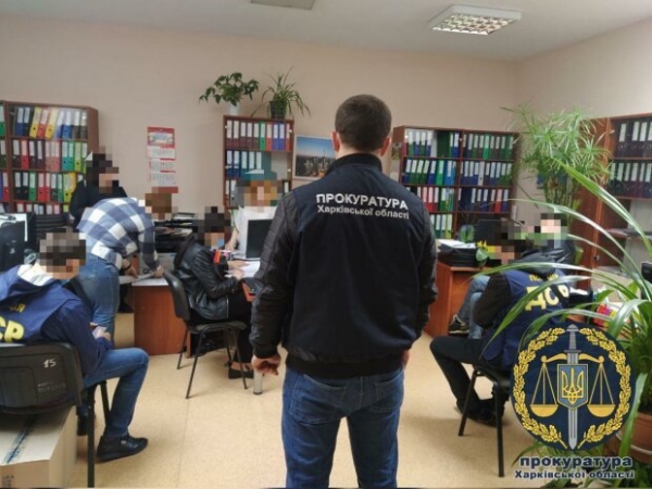 Харьковские копы неожиданно нагрянули к Кернесу - ищут миллионы "в лампочках" Харьковские копы неожиданно нагрянули к Кернесу - ищут миллионы "в лампочках"