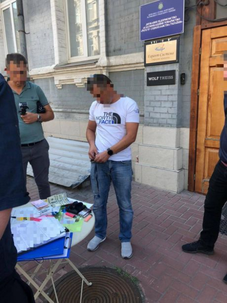 Гендиректора и главного специалиста Регистра судоходства Украины разоблачили во взяточничестве