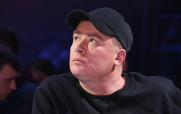 Андрей Данилко показал странное детское фото: "С рыбой на колесах" Андрей Данилко показал странное детское фото: "С рыбой на колесах"