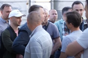 Остановка бронирования: украинцам выпустили важное объяснение Остановка бронирования: украинцам выпустили важное объяснение