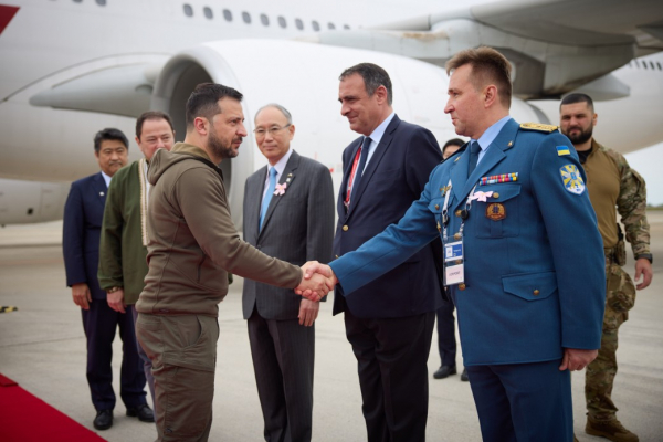 Зеленский прилетел в Японию на саммит "Большой семерки": фоторепортаж
Зеленский прилетел в Японию на саммит "Большой семерки": фоторепортаж