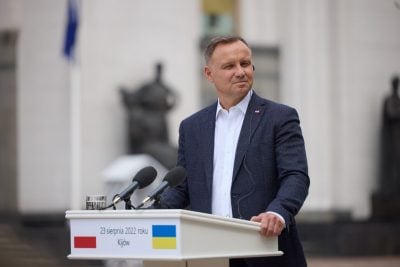 "Переговоры могут начаться в ближайшее время": Макрон заявил о необходимости договаривать с Путиным
