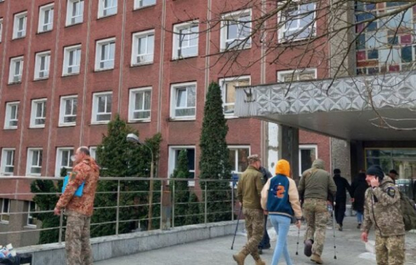Защитник Украины пожаловался на ВЛК, отправившую его воевать даже со "слепотой": "Купишь очки" Защитник Украины пожаловался на ВЛК, отправившую его воевать даже со "слепотой": "Купишь очки"