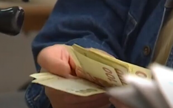 Украинским семьям выплатят по 1000 долларов: кто и как может подать заявку на помощь Украинским семьям выплатят по 1000 долларов: кто и как может подать заявку на помощь