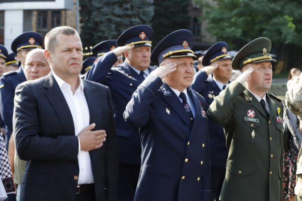 В Днепре подняли флаг, посвященный украинским военным В Днепре подняли флаг, посвященный украинским военным