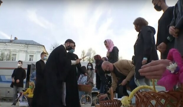 Главное за воскресенье 2 мая: Монобанк блокирует карты, Пасха на передовой, беременность Осадчей и кулинарные способности молодой жены Павлика Главное за воскресенье 2 мая: Монобанк блокирует карты, Пасха на передовой, беременность Осадчей и кулинарные способности молодой жены Павлика