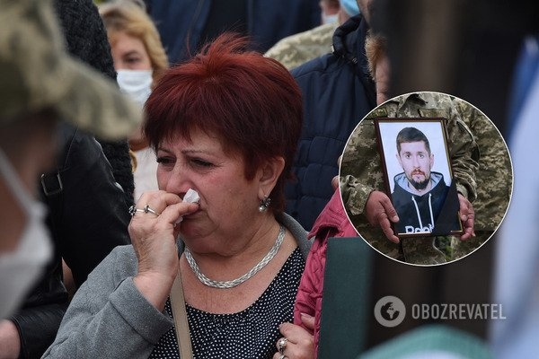 В Павлограде простились с убитым на Донбассе воином ВСУ. Фото 18+
В Павлограде простились с убитым на Донбассе воином ВСУ. Фото 18+