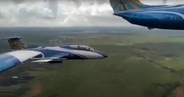 В небе над Украиной заметили реактивные самолеты - полетели в сторону Чугуева В небе над Украиной заметили реактивные самолеты - полетели в сторону Чугуева