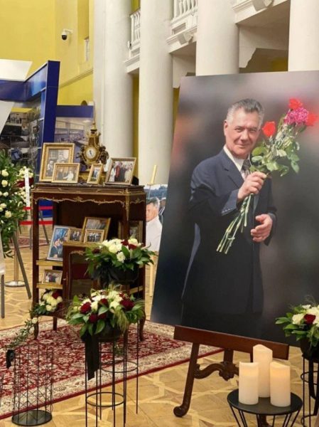 "Мы прощаемся с "Человеком эпохи": владелица ритуальной компании Алла Ландар об Александре Омельченко
"Мы прощаемся с "Человеком эпохи": владелица ритуальной компании Алла Ландар об Александре Омельченко