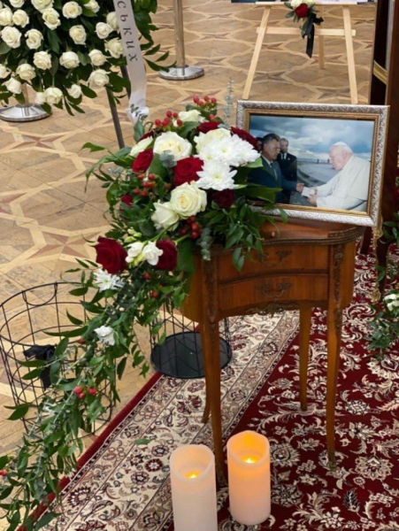 "Мы прощаемся с "Человеком эпохи": владелица ритуальной компании Алла Ландар об Александре Омельченко
"Мы прощаемся с "Человеком эпохи": владелица ритуальной компании Алла Ландар об Александре Омельченко