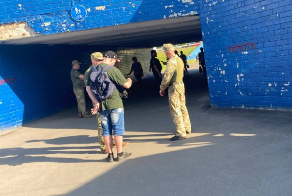 Почти миллион мужчин "залегли на дно" из-за мобилизации: нардеп рассказал о взятках до 2 млрд гривен Почти миллион мужчин "залегли на дно" из-за мобилизации: нардеп рассказал о взятках до 2 млрд гривен