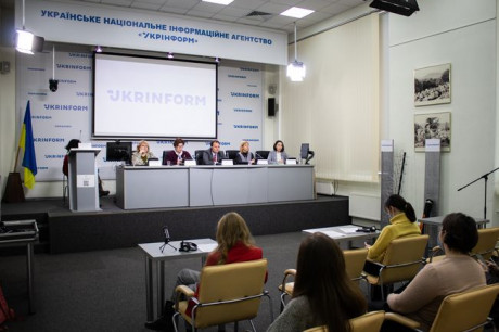 В Украине начинается трехлетний проект "Женщины, мир, безопасность" В Украине начинается трехлетний проект "Женщины, мир, безопасность"