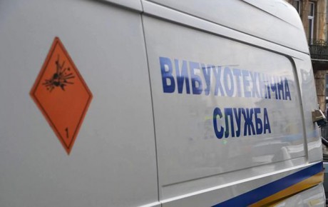 Полиция искала взрывчатку в аэропорту "Киев", эвакуированы более 150 человек Полиция искала взрывчатку в аэропорту "Киев", эвакуированы более 150 человек