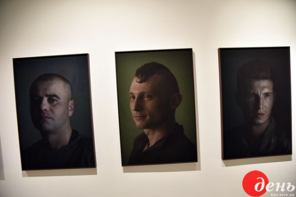 Во Львове показали портреты воинов, которые были на передовой российско-украинской войны Во Львове показали портреты воинов, которые были на передовой российско-украинской войны