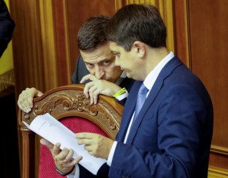 Разумков отреагировал на слухи о конфликте с Зеленским
Разумков отреагировал на слухи о конфликте с Зеленским
