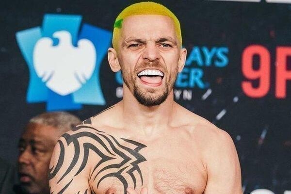 Ломаченко заблокировал в Instagram известного боксера после своего фейка о крестах на дверях
Ломаченко заблокировал в Instagram известного боксера после своего фейка о крестах на дверях