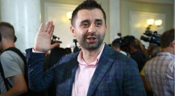 Арахамия пожелал "Слуге народа" на местных выборах крепкое фиаско: "Плохие дороги, грязные улицы..."