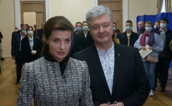 Выборы в Украине: Порошенко голышом никто не встречал, фанатов явно меньше стало Выборы в Украине: Порошенко голышом никто не встречал, фанатов явно меньше стало