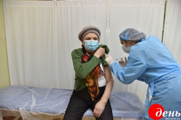 За сегодняшний день во Львове вакцинировали 640 человек За сегодняшний день во Львове вакцинировали 640 человек