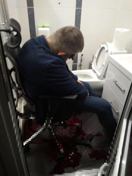 Смерть депутата Давыденко: появилось фото из уборной, где нашли тело. 18+
Смерть депутата Давыденко: появилось фото из уборной, где нашли тело. 18+