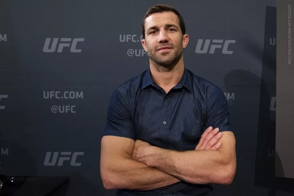Пытались заразить: экс-чемпион UFC Люк Рокхолд рассказал, как отбивался от сумасшедшей
Пытались заразить: экс-чемпион UFC Люк Рокхолд рассказал, как отбивался от сумасшедшей