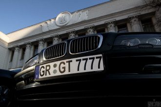 Рада на фоне протеста сделала важный шаг к более простой растаможке евроблях
Рада на фоне протеста сделала важный шаг к более простой растаможке евроблях