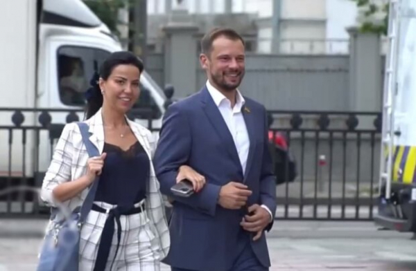 "Слуги народа" завязали тесные отношения в Раде: парочке пророчат марш Мендельсона