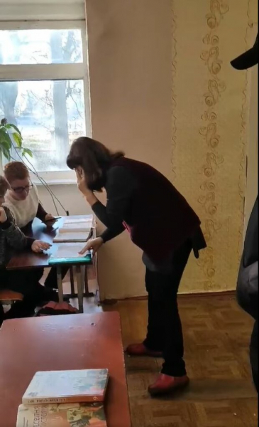 Учительница предложила 7-классникам лишиться девственности на улице или в отеле: "Чтобы..."