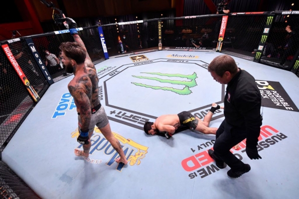 Коди Гарбрандт мощно нокаутировал Рафаэля Ассунсао на UFC 250
Коди Гарбрандт мощно нокаутировал Рафаэля Ассунсао на UFC 250