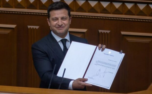 Зеленский внес в Раду неотложный законопроект: "Поставить точку..." Зеленский внес в Раду неотложный законопроект: "Поставить точку..."