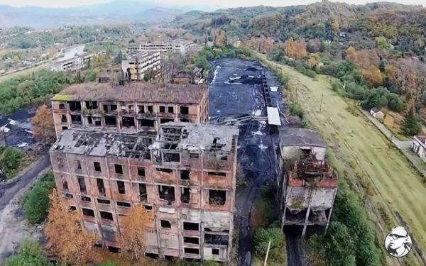 В сети сравнили разруху Донецка с городом в Абхазии. Показательные фото
В сети сравнили разруху Донецка с городом в Абхазии. Показательные фото