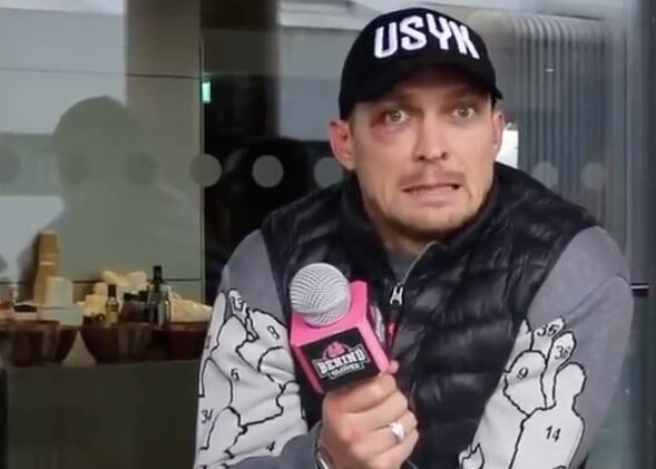 Усик сказанул лишнего в интервью, даже переводчик растерялся: "Саня, ты как гопник" Усик сказанул лишнего в интервью, даже переводчик растерялся: "Саня, ты как гопник"